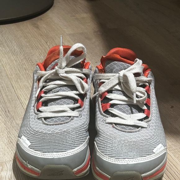 Altra Olympus Womens Sneakers Gaiter Trap - very comfortable! - Picture 4 of 5